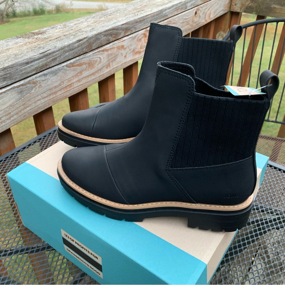 Women’s Tom’s boots. Size 8